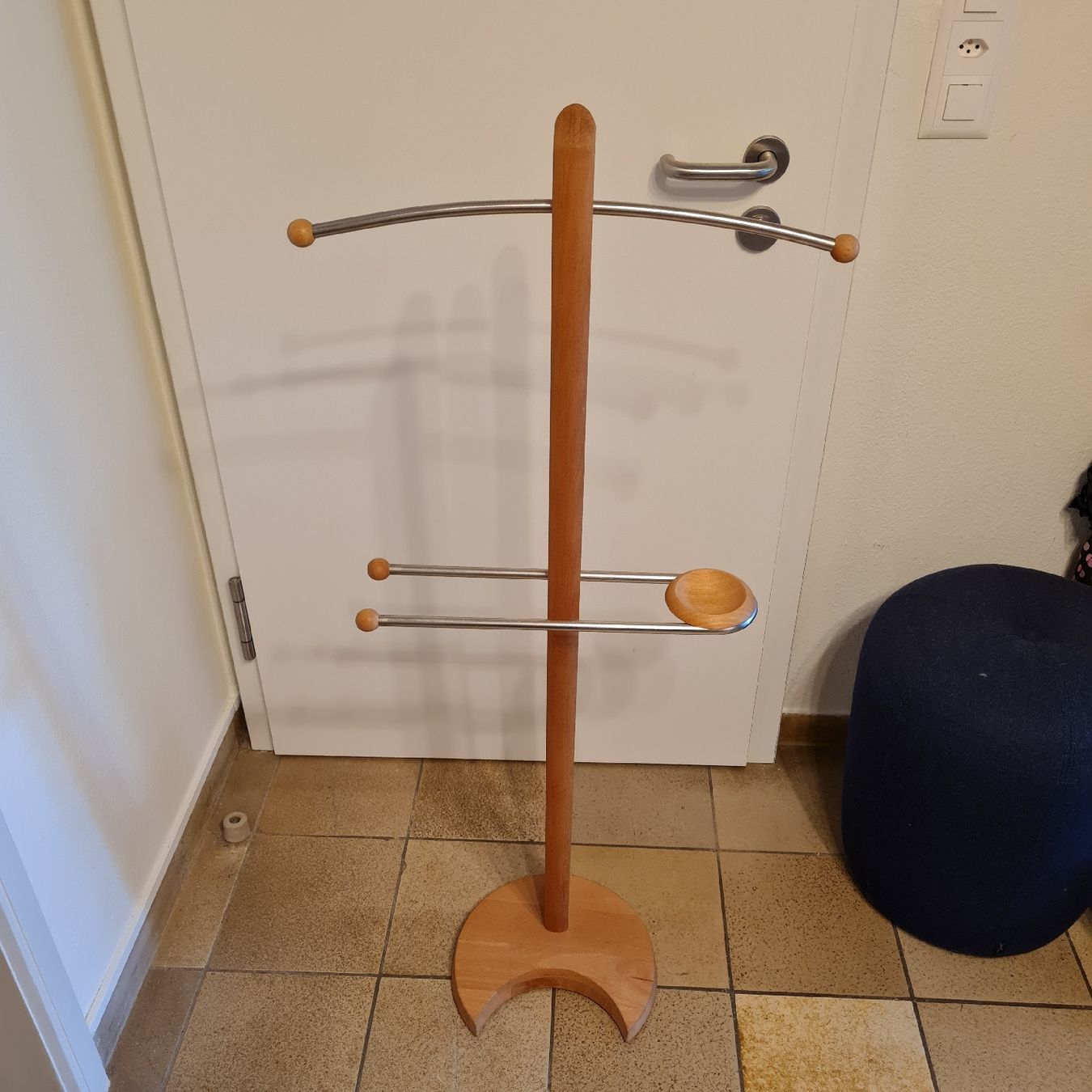 Garderobe: Stummer Diener Garderobenständer – Gebraucht aus Basel von Piscosour01 1