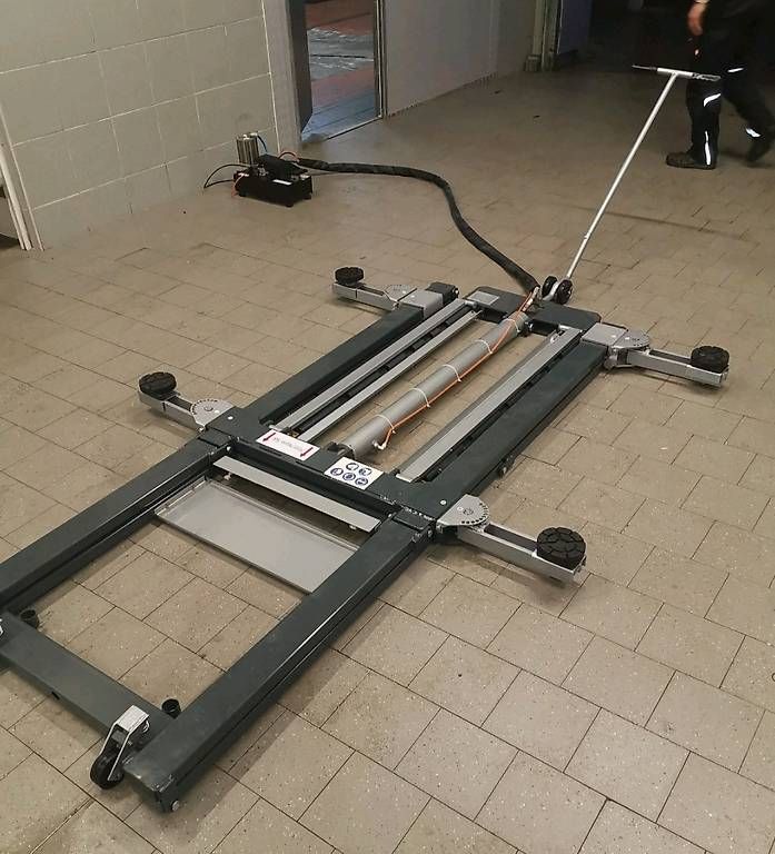 Hebebühne & Wagenheber: Mobile Scheren Hebebühneoriginal 5500 KFZ Hebebühne – Gebraucht aus Obernau von san_876m