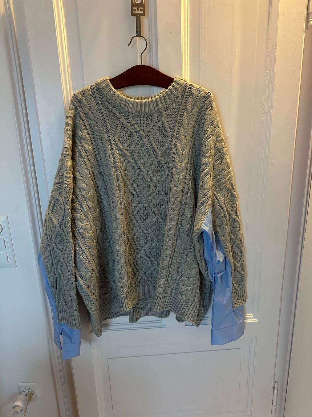 Maglioni & Felpe: Lioness oversize Pullover mit eingearbeitetem Hemdsärmel, M – Usato da Castagnola venduto da petrkars11 1