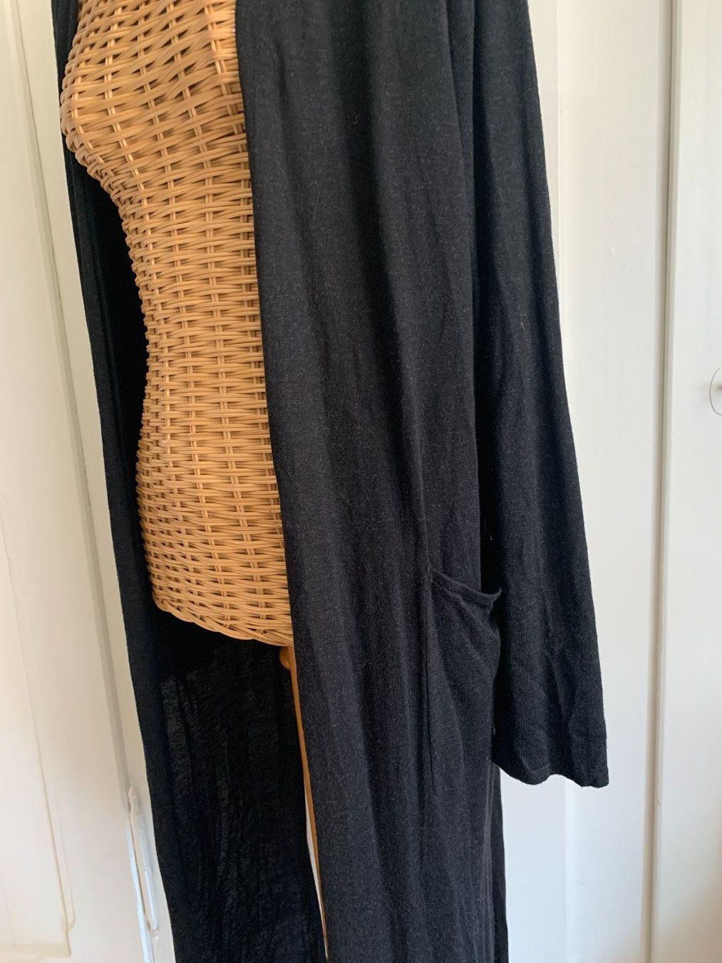 H&M Giacche: Feinstrick Jacke schwarz lang - S – Usato da Zürich venduto da Diazaio 2