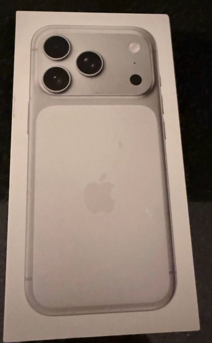Apple Telefoni cellulari / Smartphones: iPhone 17 Pro Max Weiss 256 GB – Nuovo e nell'imballaggio originale da St. Gallen venduto da blkstr1