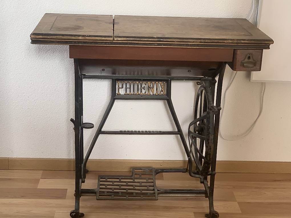 Tavoli: Nähmaschinen Tisch  – Usato da Lütisburg Station venduto da ilo_w8vk 1
