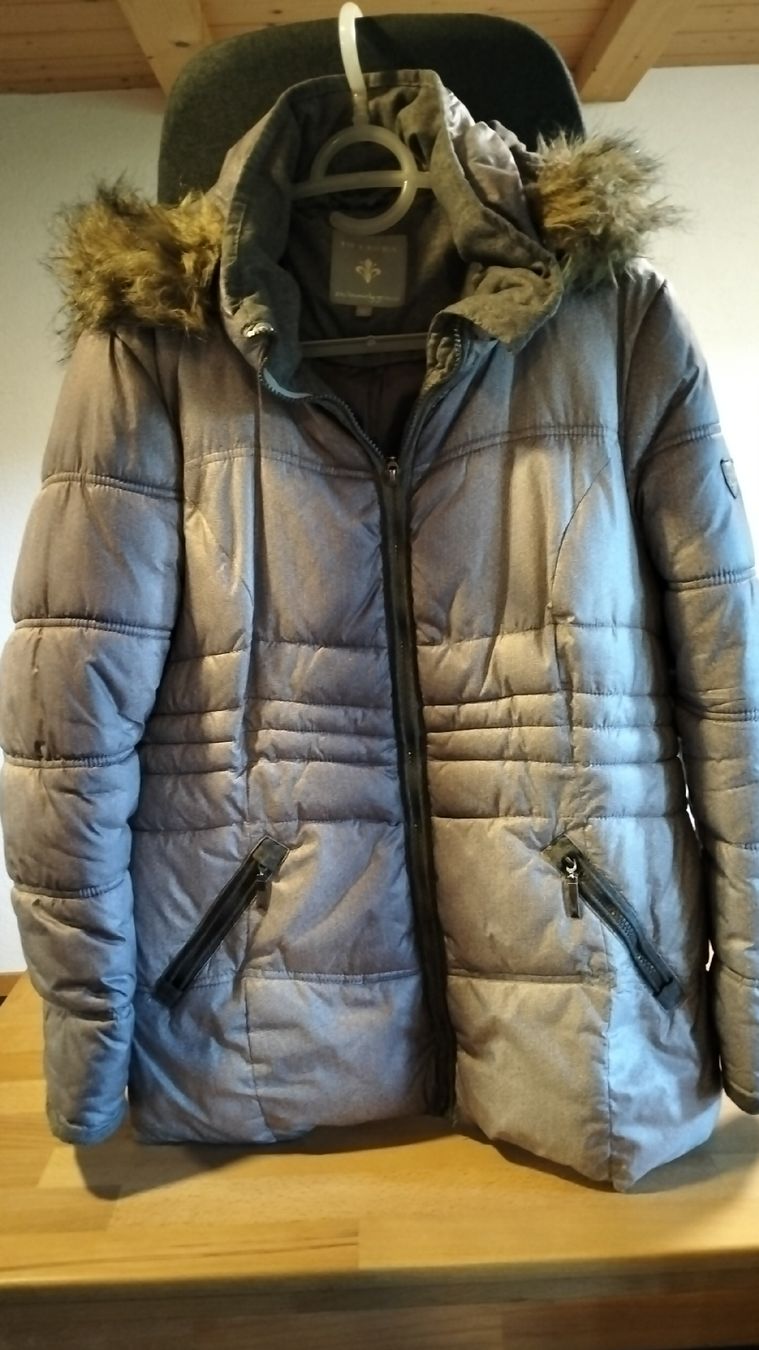Giacche: Silbergraue Winterjacke,  Gr. 44 – Usato da Eggiwil venduto da Loego