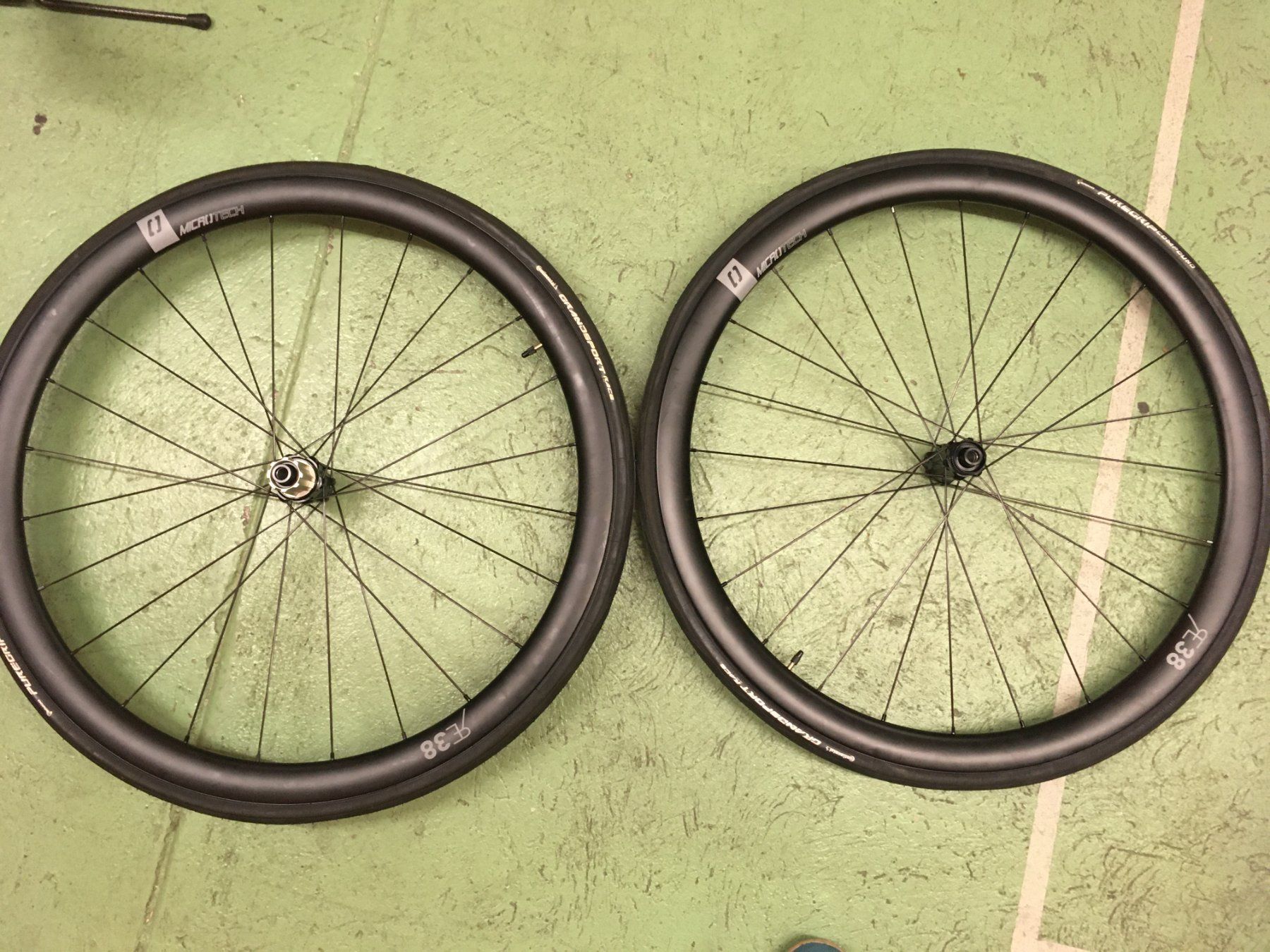 Pneumatici & Ruote complete: Aerolaufräder Microtech RE38 Carbon NEU/Bereift – Nuovo (secondo la descrizione) da Blauen venduto da Jamajobos