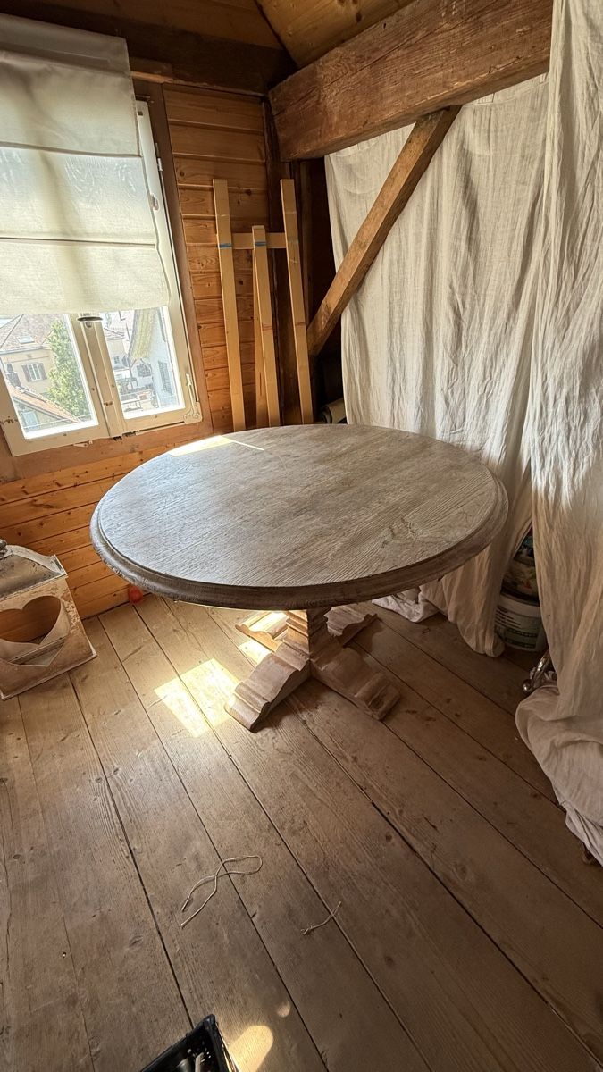 Tavoli: Runder, rustikaler Holztisch – Usato da Siebnen venduto da rocardo