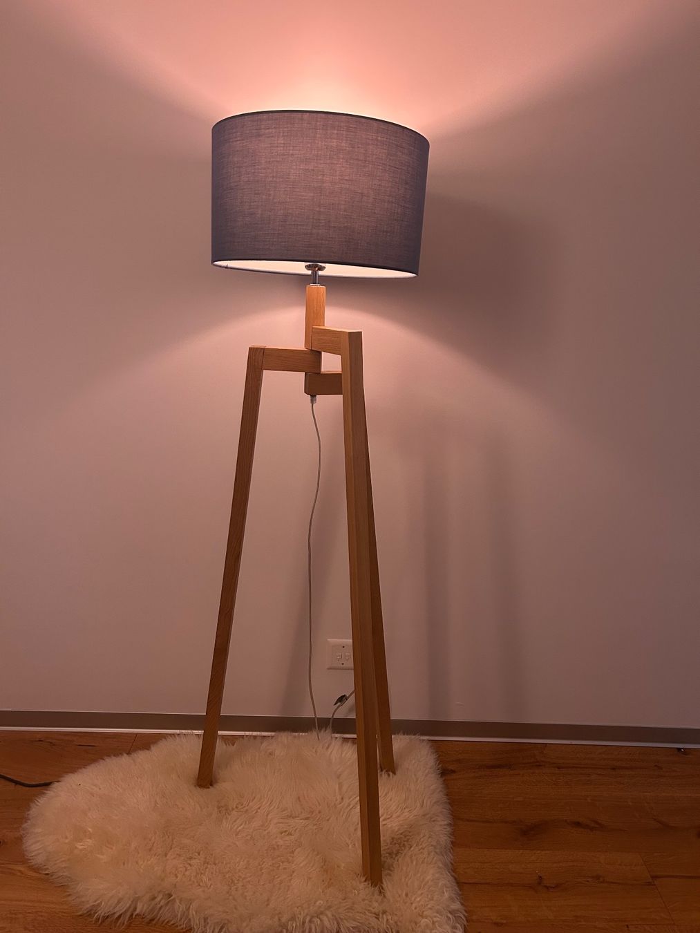 Lampes: Stehlampe aus Holz – D'occasion à Zürich par alexandros.f 1