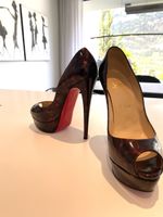 Christian Louboutin Peep Toe Lack Pumps