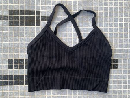 Haut court sport On Body noir, taille S