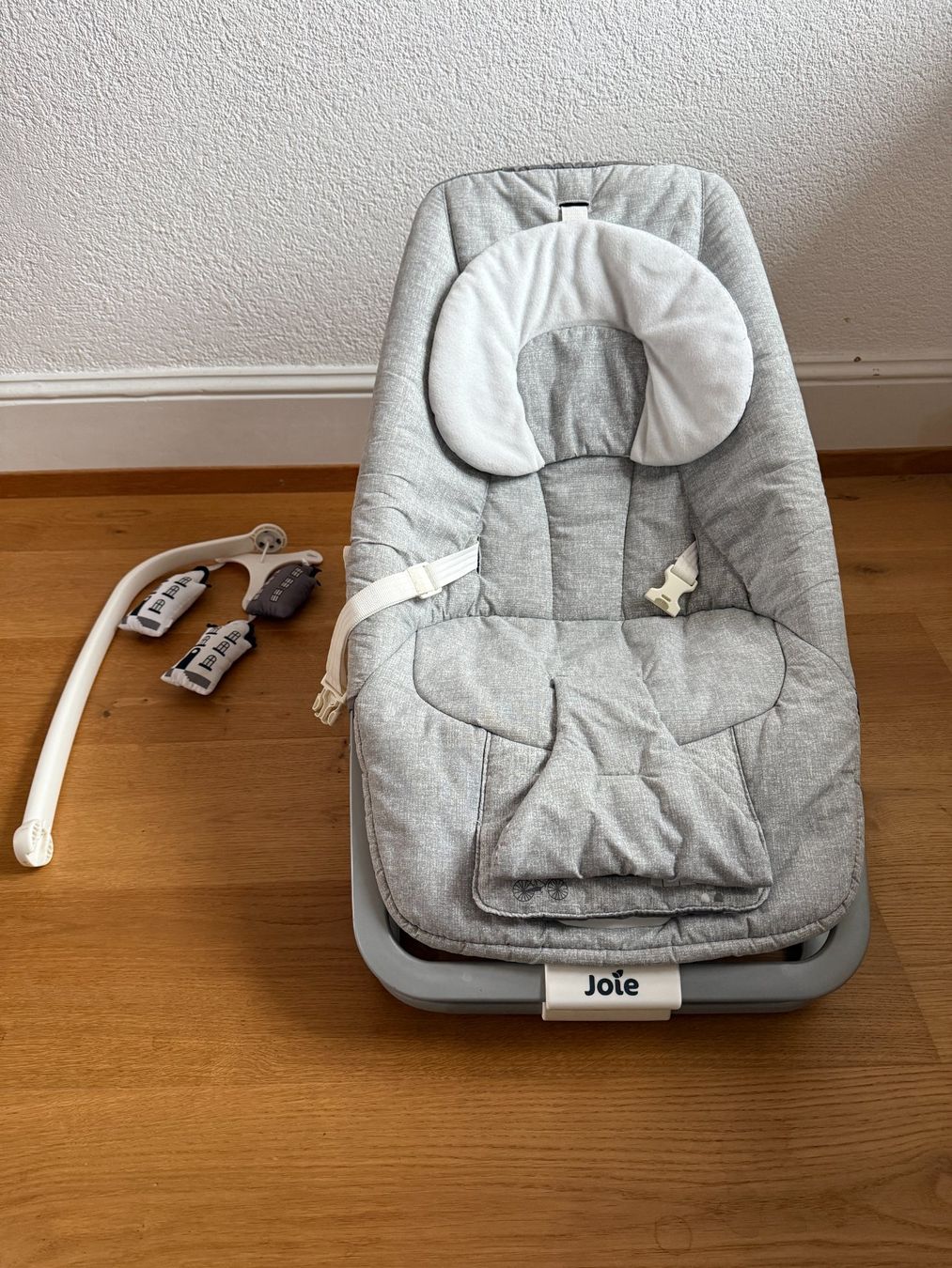 Joie Sdraiette & Sdraiette a dondolo: Joie Babywippe mit Spielbogen – Usato da Jonen venduto da 8916 1