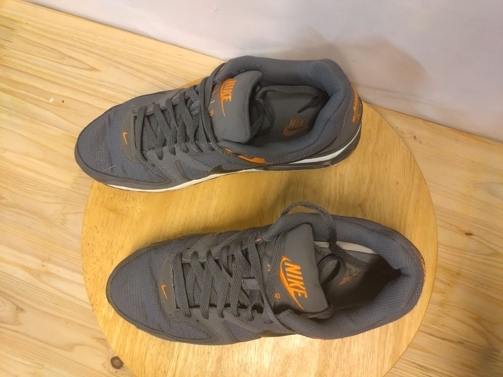 Nike Scarpe da uomo:  Nike Air Max Command gris orange T46 – Usato da Farvagny-le-Grand venduto da LaCaverne 2