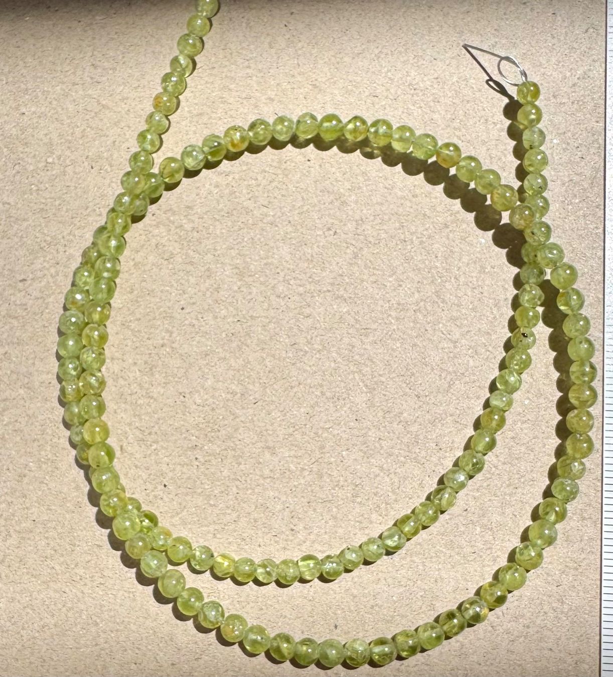 Ketten: Peridot. Olivin       runde Form    45cm  4mm – Neu und originalverpackt aus Leuggern von gemshow 6