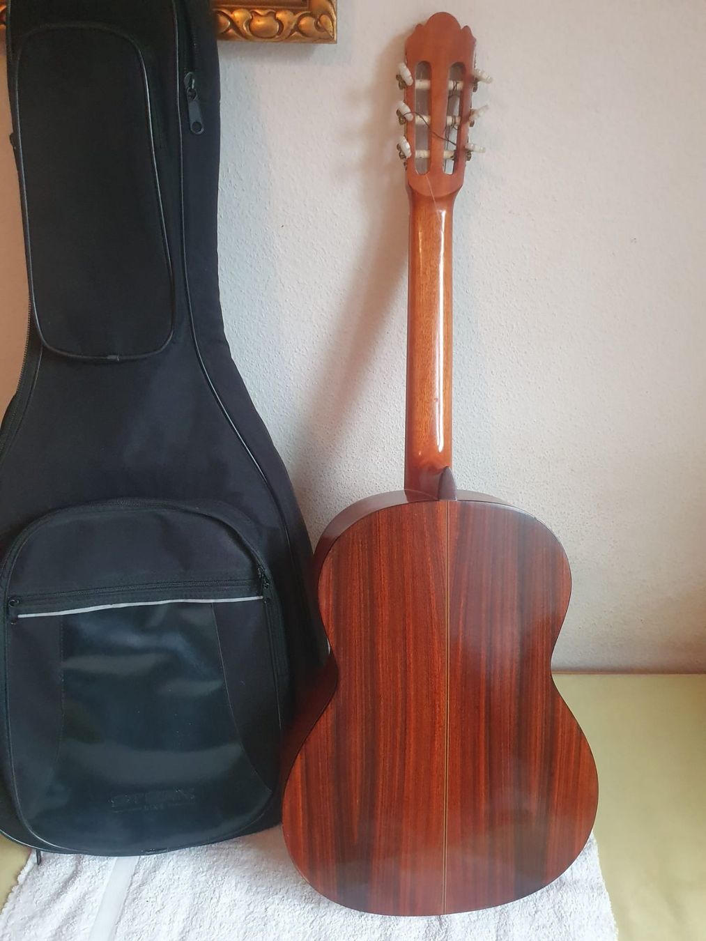 Instruments de musique: Ariana Classic Guitar Japan + Tragtasche – D'occasion à Basel par FirstClass4000 3