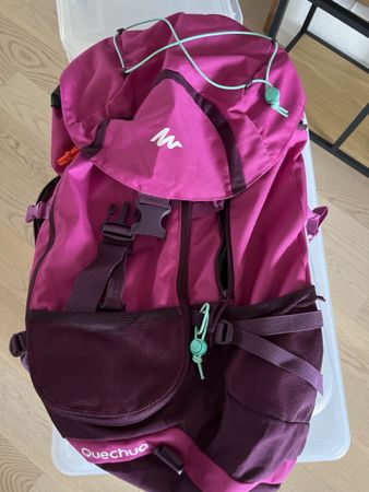 Quechua purple hiking backpack, 50 liters - as new!