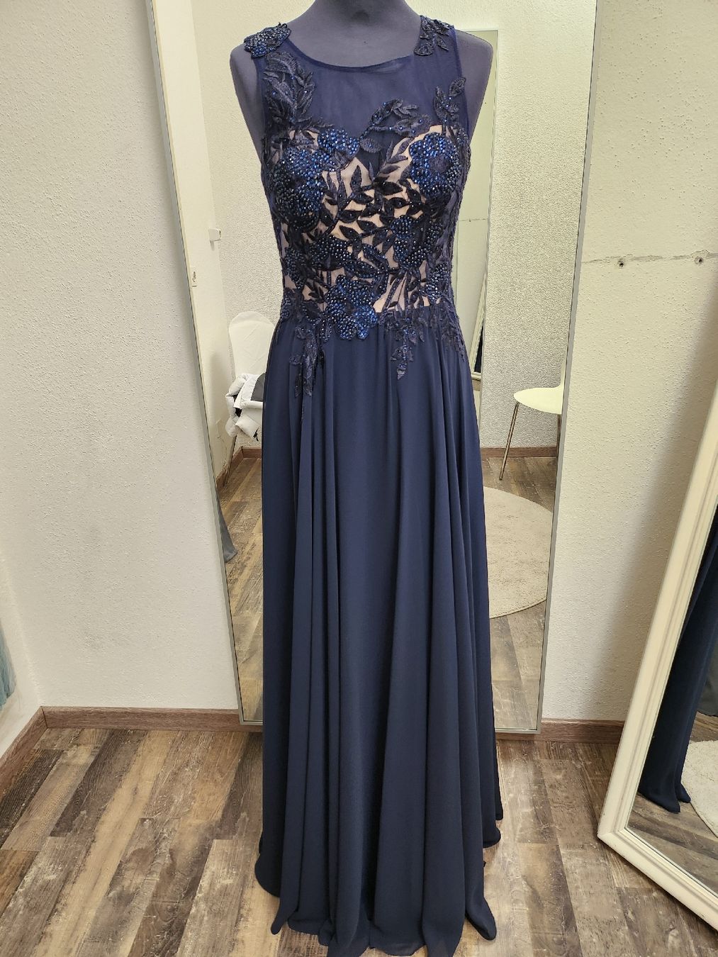 Kleider: lang kleid – Neu (gemäss Beschreibung) aus Uster von VMT.