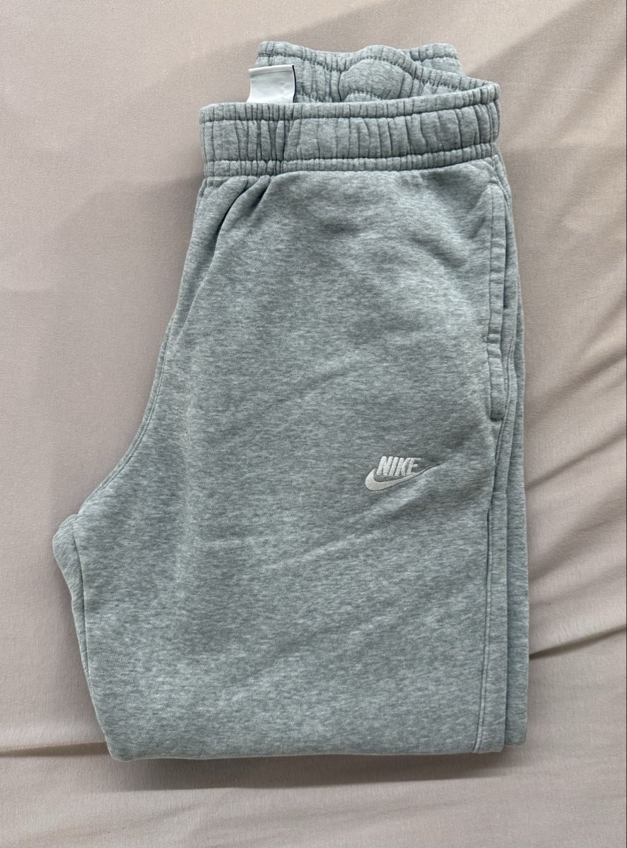 Nike Hosen: Jogging Nike gris taille M bon état – Gebraucht aus Granges VS von coraliegrd5