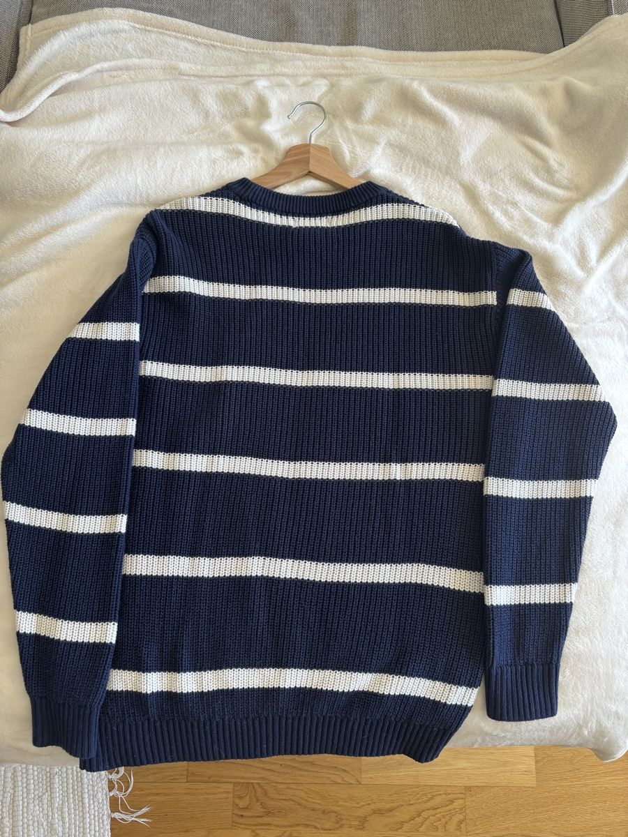 Pullover & Sweatshirts: pull rayé bleu et blanc taille M bon état – Gebraucht aus Hauterive NE von Bv.vdvm 2