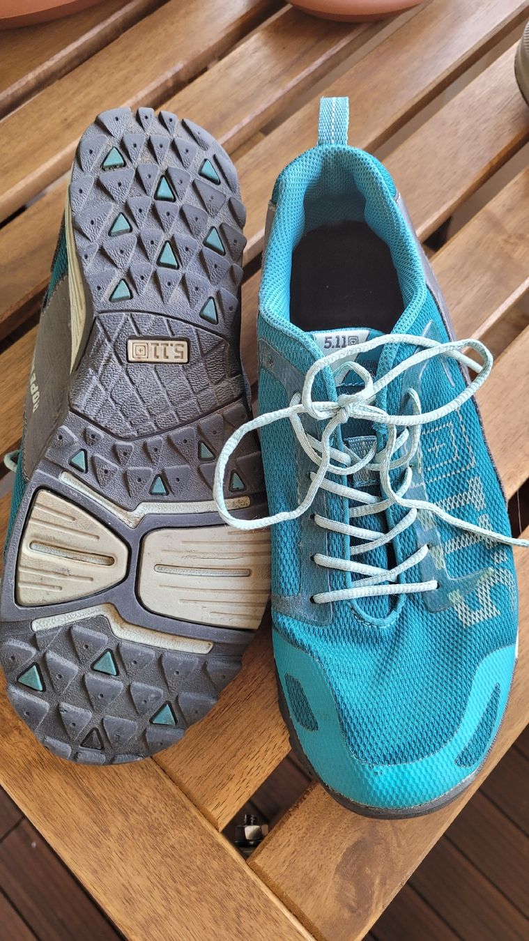 Scarpe da uomo: Chaussures de marche – Usato da Bôle venduto da DamedePic 1