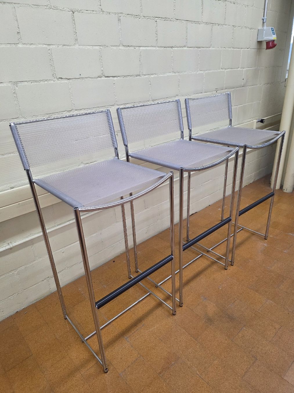 Alias Sgabelli: 3 Designer Barhocker 180 Spaghetti Stool Alias – Usato da Lichtensteig venduto da Usedinstorecom