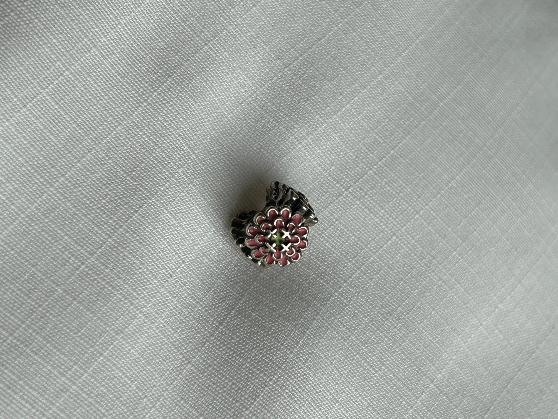 Pandora Ciondoli: PANDORA Charm Anhänger BLUME ROSA – Usato da Vaduz venduto da vogt-mettler