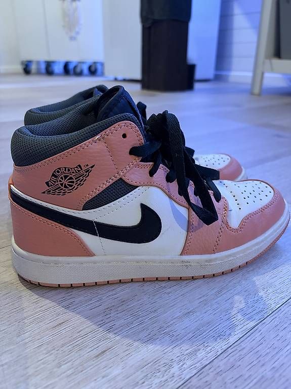 Scarpe da donna: Air Jordan 1 Mid Rosa – Usato da Sirnach venduto da lam_9dpr 1