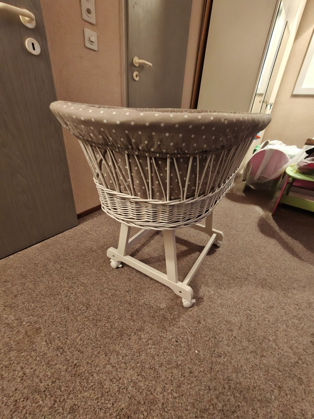 Wiegen & Stubenwagen: Berceau bébé osier + voile + matelas – Gebraucht aus Longirod von Mike_7773 7