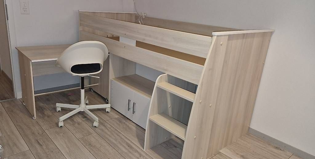 Lits: chambre complète - très bon état – D'occasion à Les Geneveys-sur-Coffrane par elk_5plw