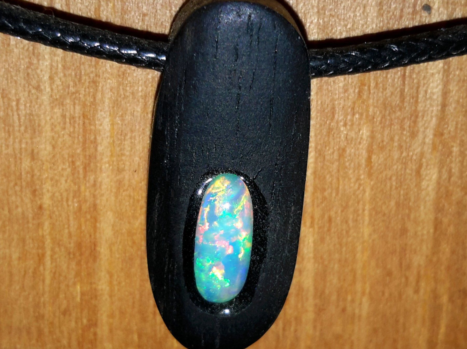 Pietre preziose: Australischer Multicolor Flashfire Kristall Opal im Ebenholz – Nuovo e nell'imballaggio originale da Uerkheim venduto da Winwinner