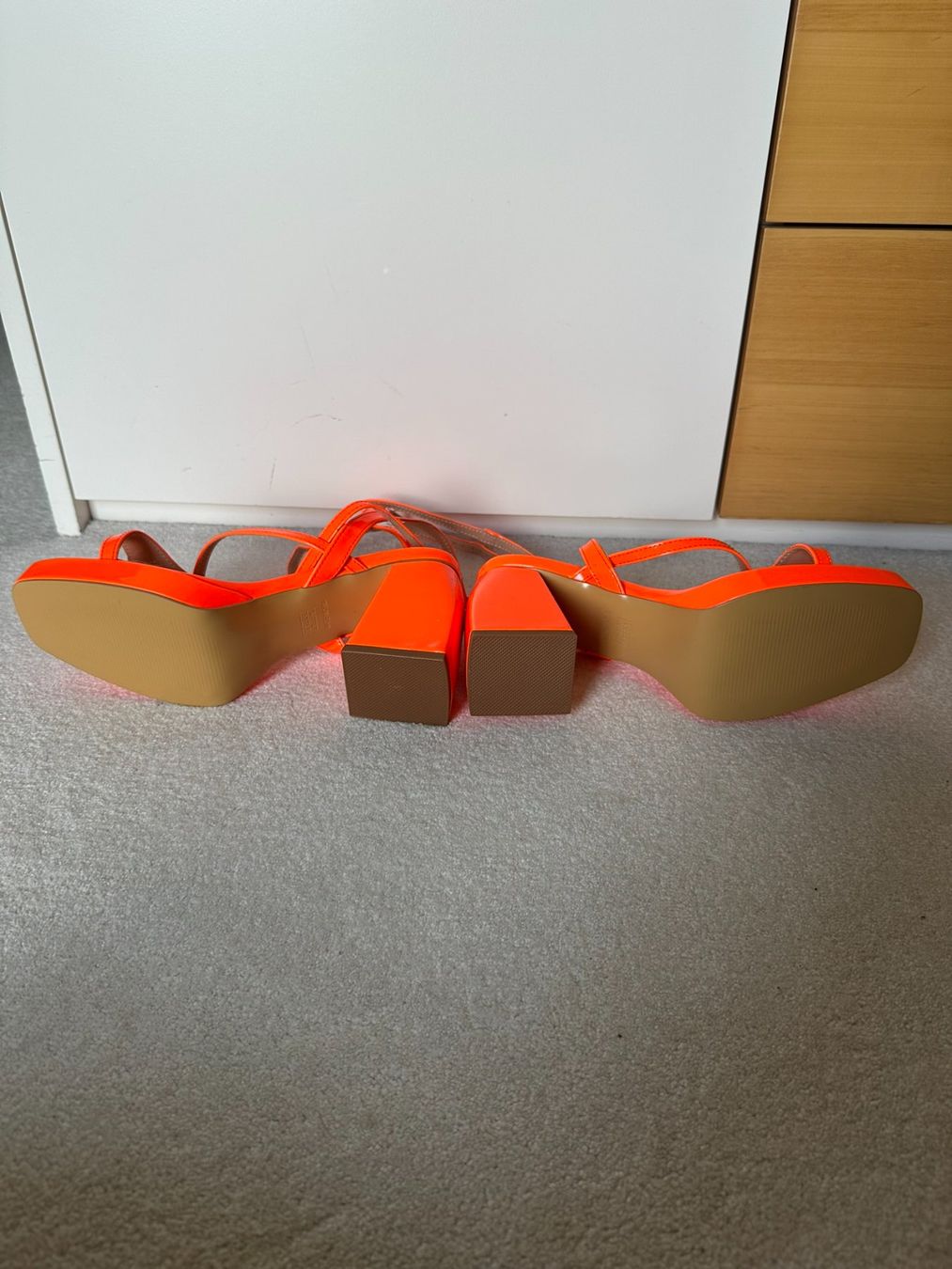 Scarpe da donna: Neon Orange Heels – Nuovo (secondo la descrizione) da Sevelen venduto da per_w85c 2