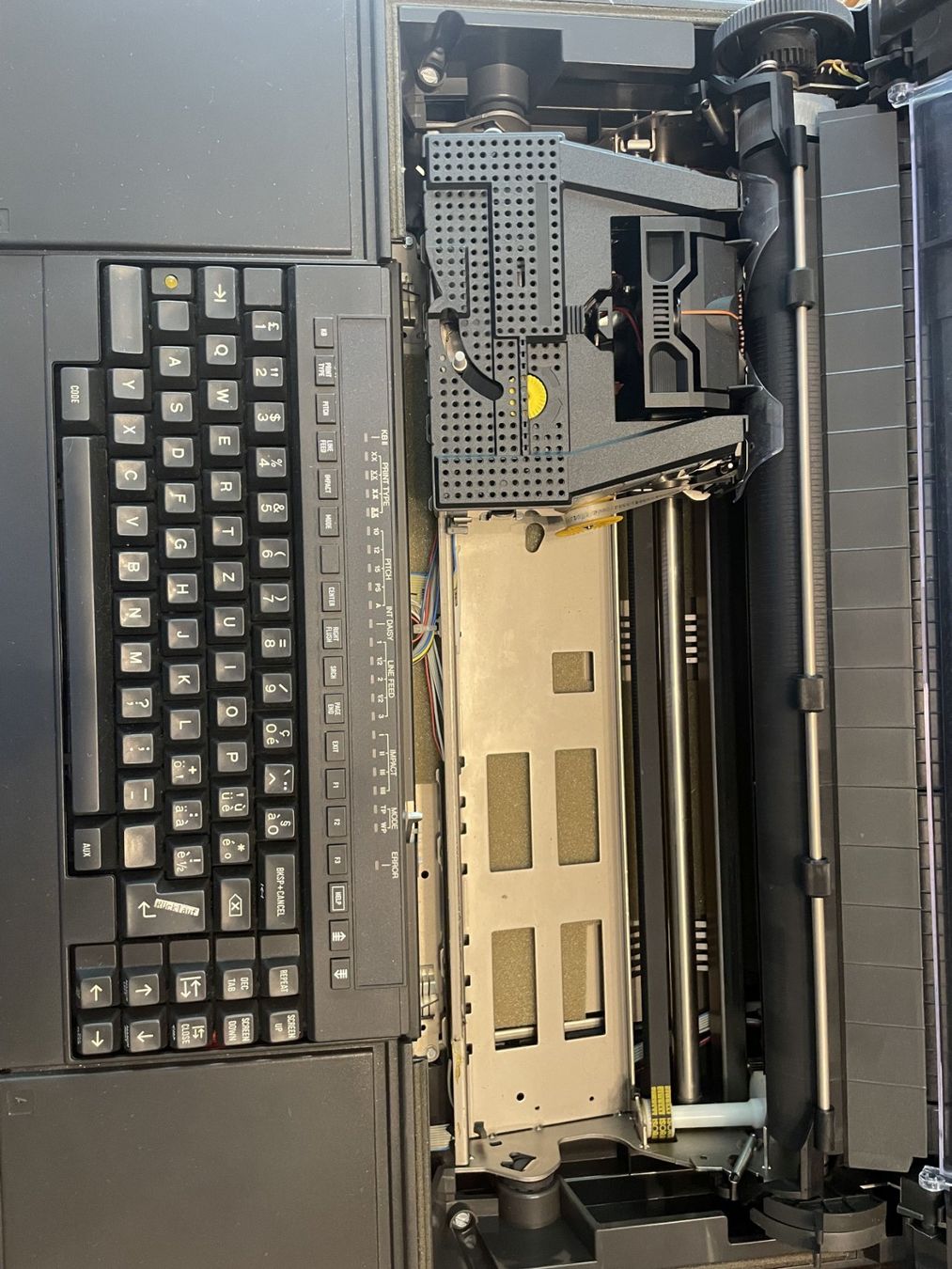 Schreibmaschinen: Olivetti Schreibmaschine – Gebraucht aus Aesch ZH von 19fish58blue 3