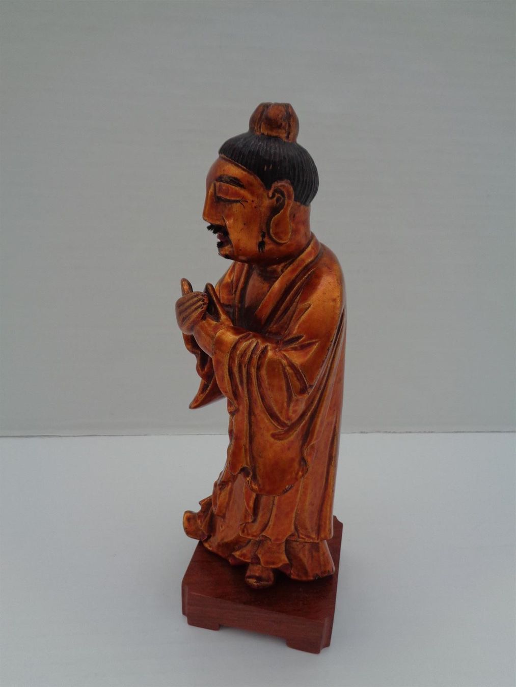 Sculture & Statue: China geschnitzte Holzfigur auf Sockel – Usato da Chur venduto da omonia 4