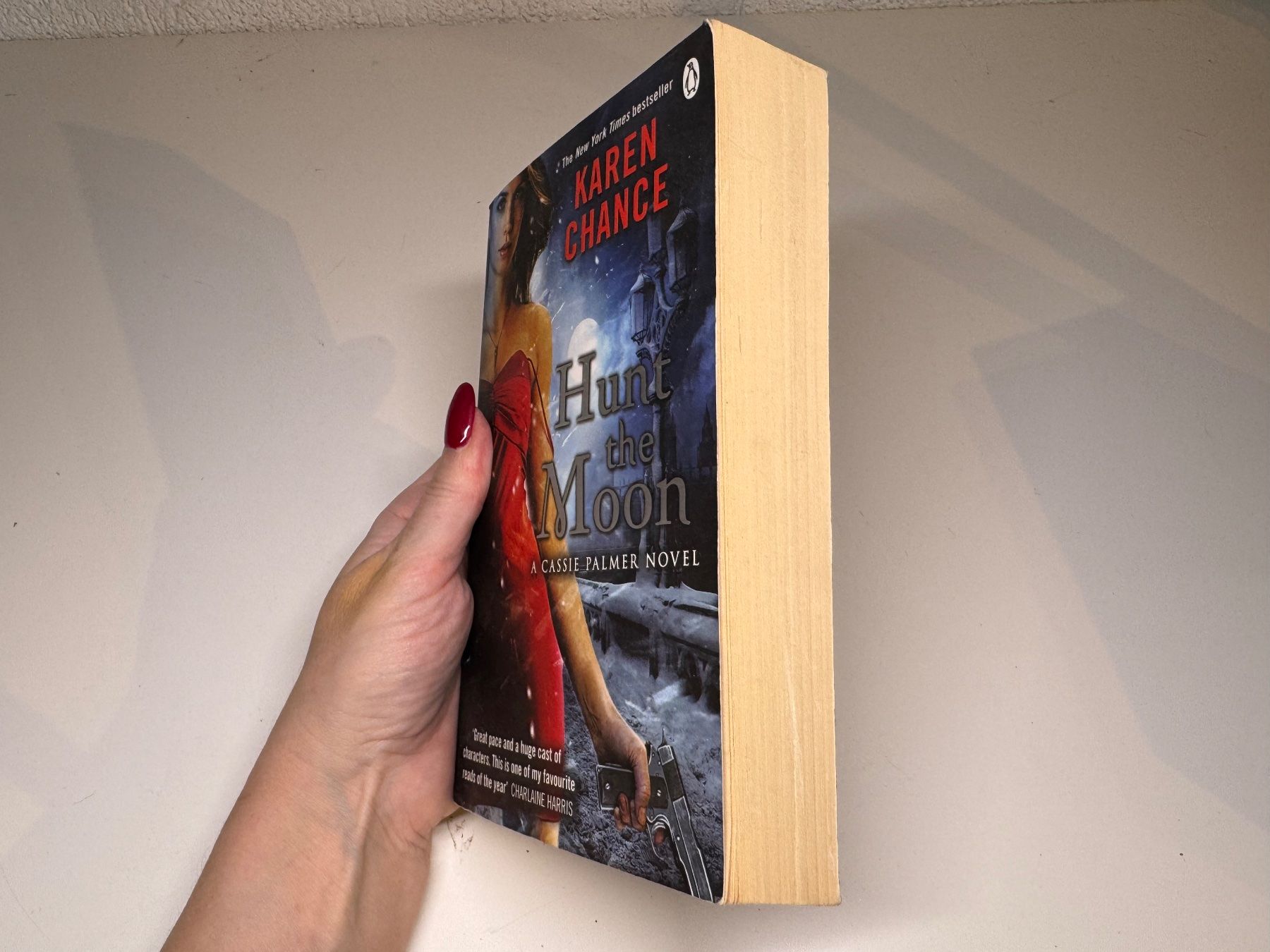 Libri: NOVEL: Karen Change, Hunt the Moon – Usato da Grosswangen venduto da English_books 1