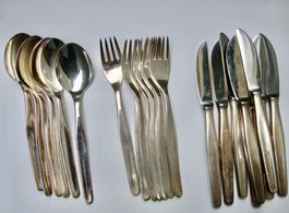Versilbertes Berndorf Besteck, 6 Löffel, 7 Gabeln, 8 Messer