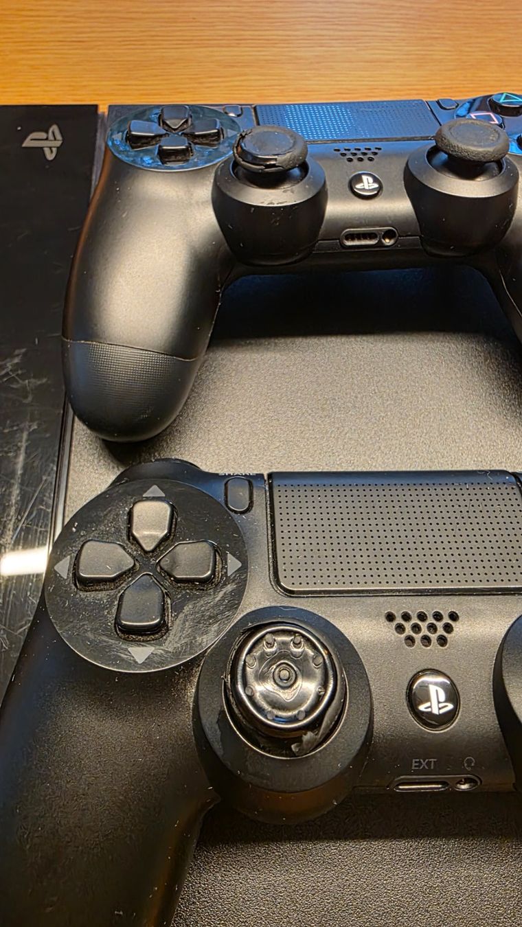 Sony Konsolen: Playstation 4 – Gebraucht aus Bern von BackyardHero 2