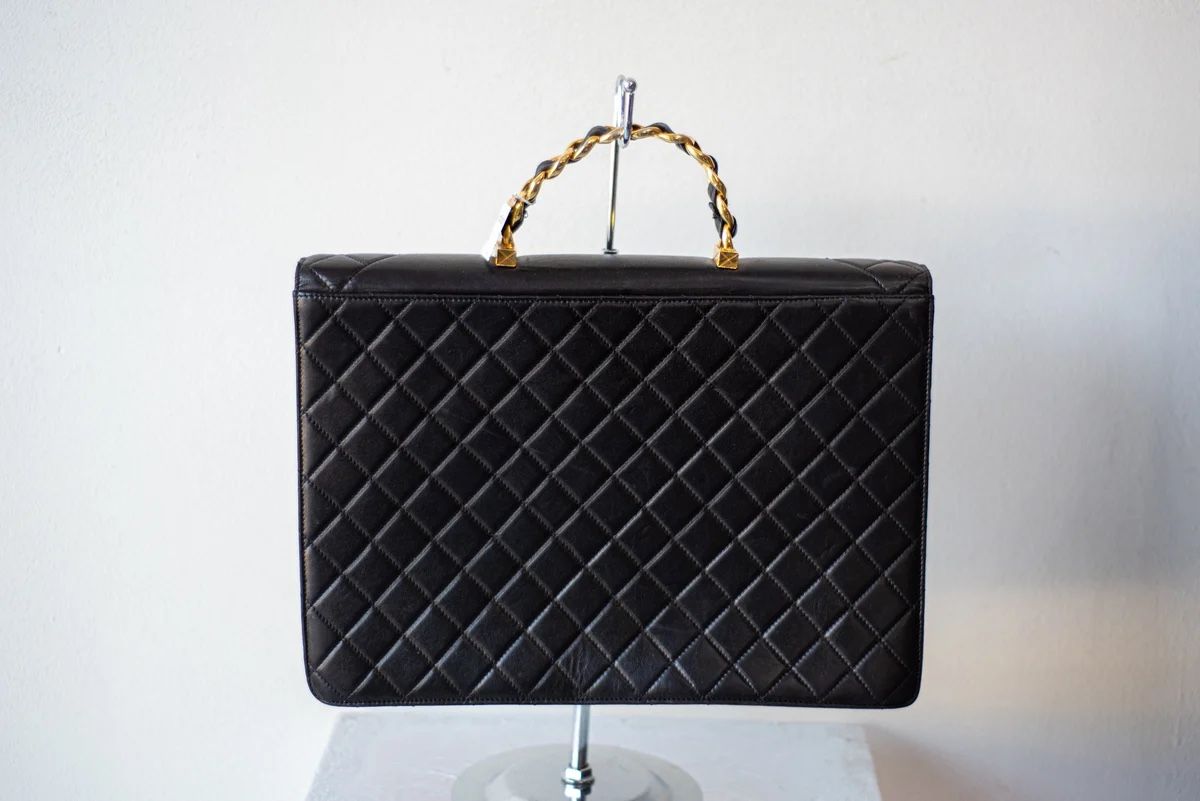 Chanel Taschen: CHANEL 24H BAG – Gebraucht aus Ligornetto von Ksela 1