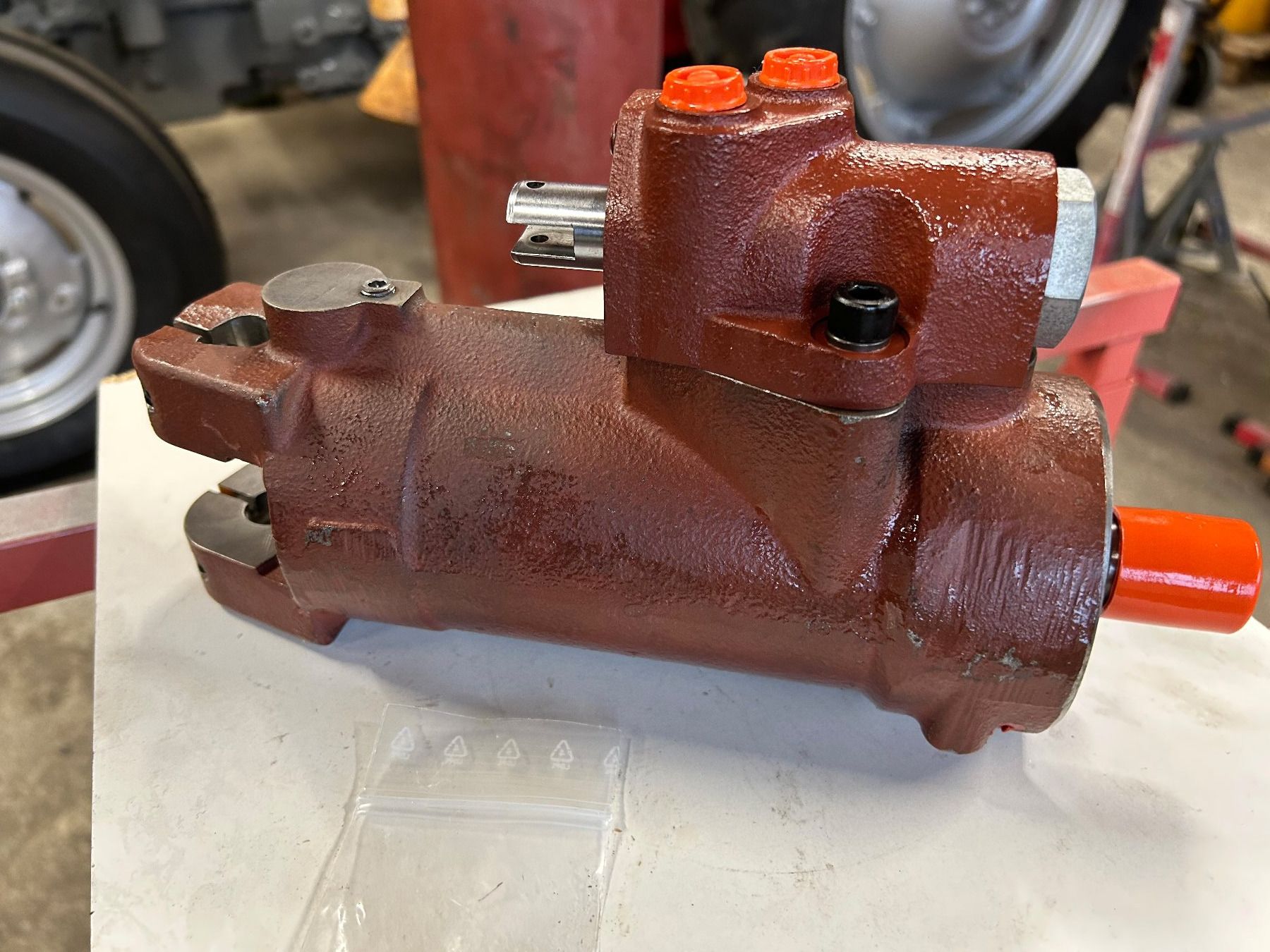 Massey Ferguson Trattori: MF-Servo Lenk  Zylinder kompl. – Nuovo e nell'imballaggio originale da Rothenthurm venduto da mf-schuler 2