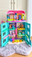 Gabby’s Dollhouse – Large Dollhouse Set + Party Room, Camera