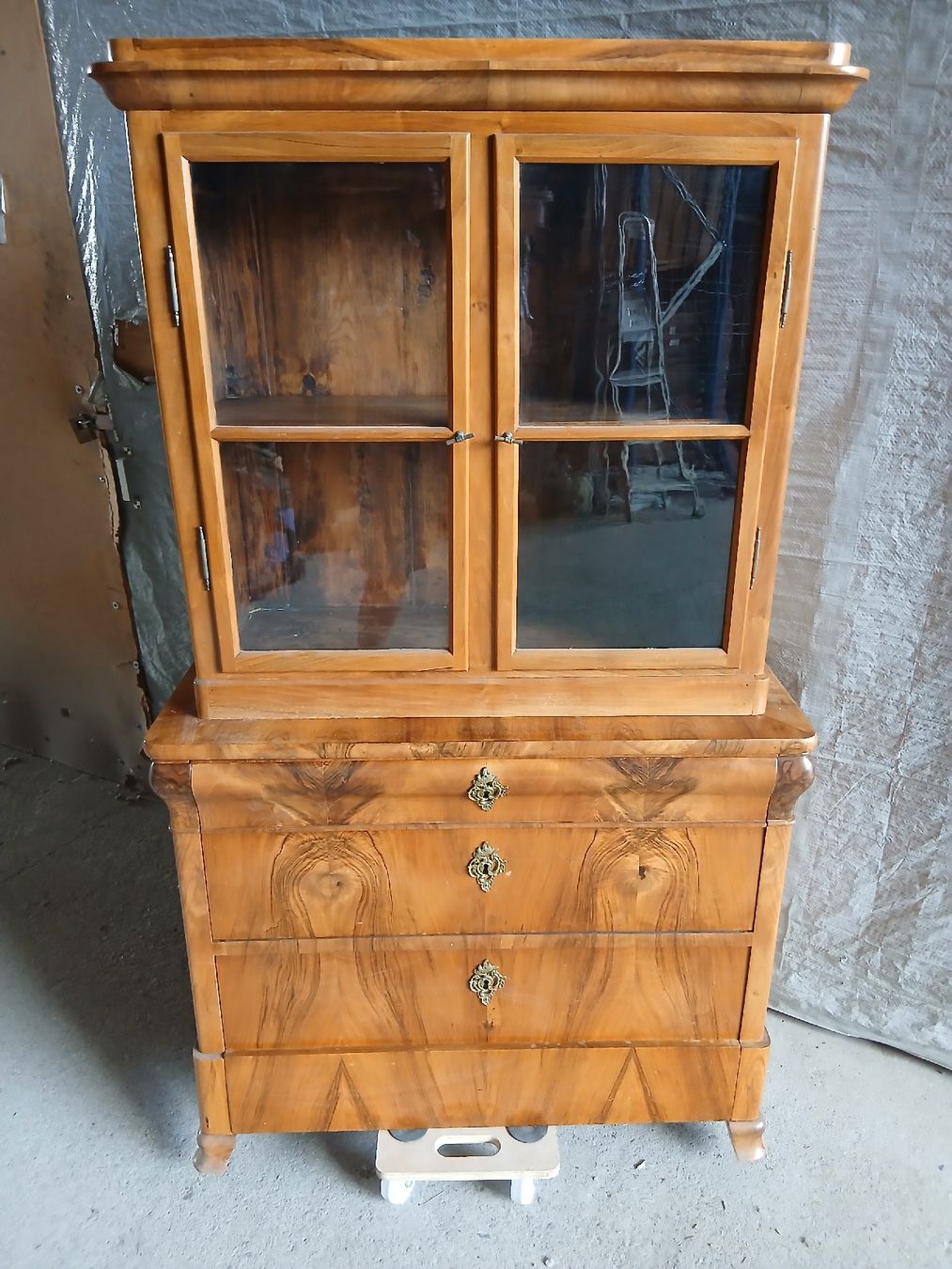 Credenze: MEUBLE L.PHILIPPE EN NOYER – Usato da Neuchatel venduto da NNeuchatel