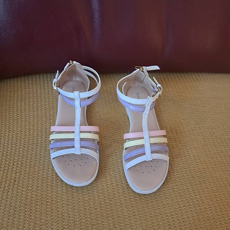 Schuhe für Mädchen: Sandalen – Neu und originalverpackt aus Neftenbach von sam_jbb5