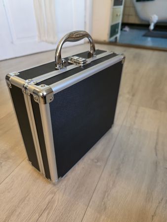 Aluminiumkoffer schwarz ca. 26cm Breite 