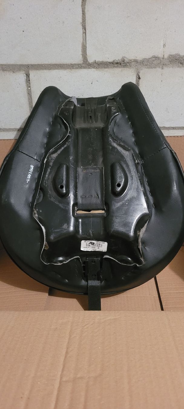 Harley-Davidson Alle Motorradersatzteile: Dyna Harley Sattel – Neu (gemäss Beschreibung) aus Adlikon b.Regensdf von fatbob50 1