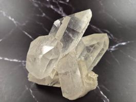 Grand groupe de cristal de roche / quartz clair naturel