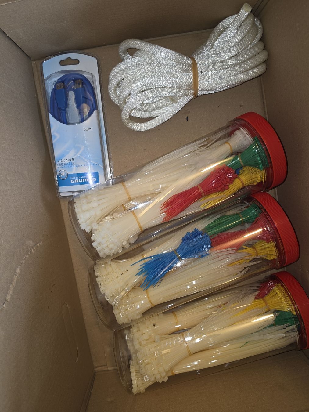 Kabel: Kabelbinder, Seil, USB Kabel - Vielseitiges Sortiment – Neu (gemäss Beschreibung) aus Zürich von Onebox 4