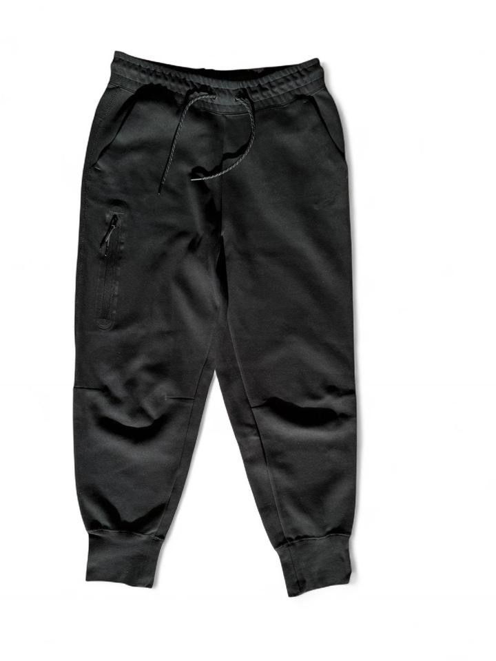 Nike Pantaloni: black nike joggers with pockets, size M – Nuovo (secondo la descrizione) da Winterthur venduto da hachiscutecloset 1
