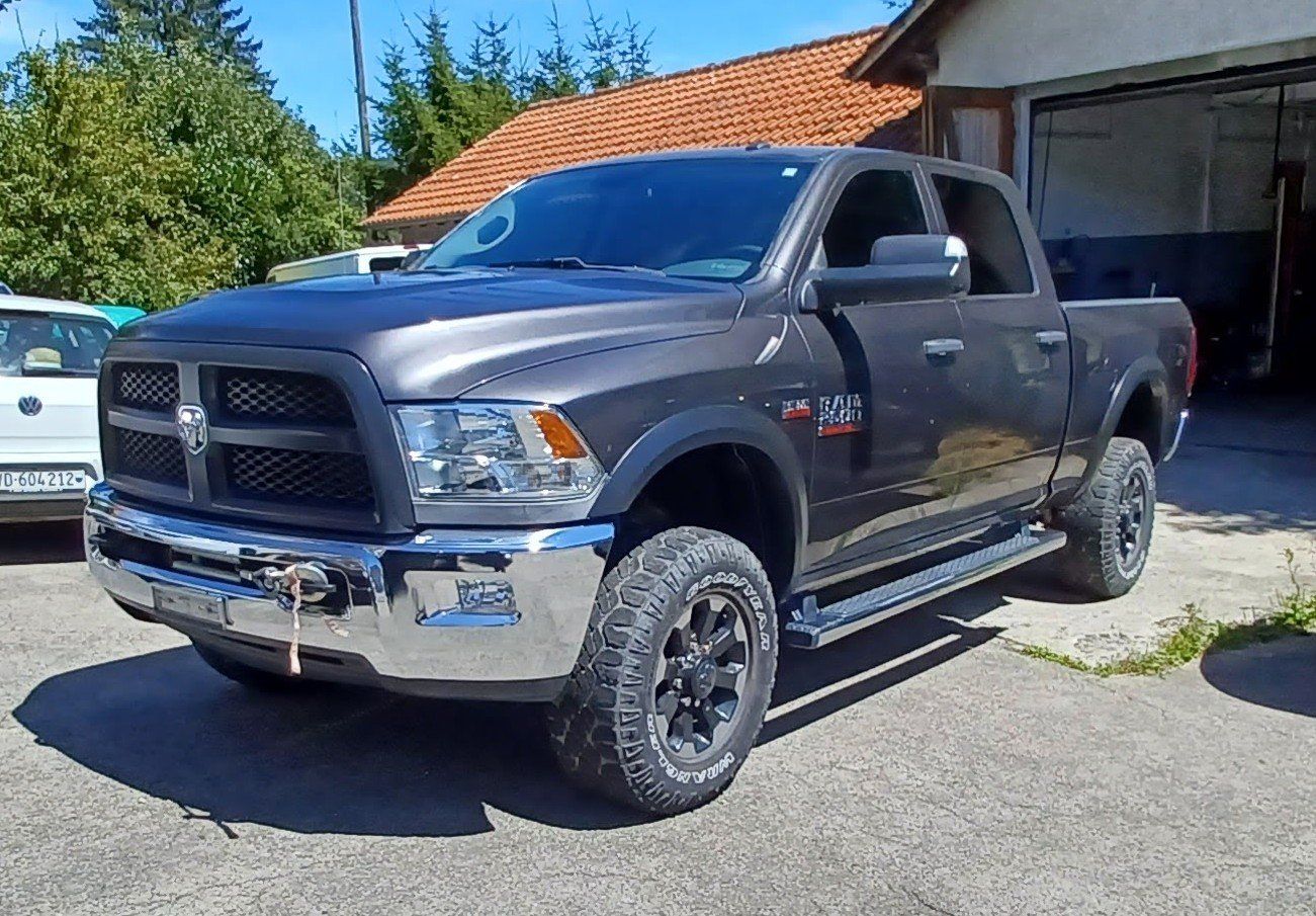 Dodge Automobili: Ram 2500 6.4 Hemi 4WD – Usato da Moudon venduto da G-Tuning