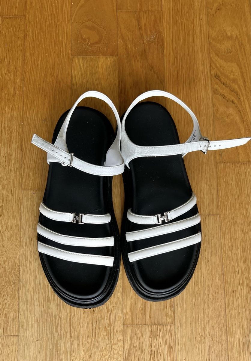 Hogan Scarpe da donna: Hogan two-tone cage sandals – Usato da Schlieren venduto da tan_5tgy