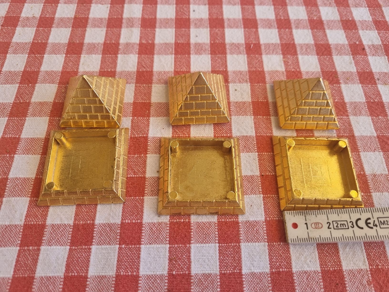 Alle Dekorationen:  Piramide Metall  3 stk – Gebraucht aus Ostermundigen von vintage60