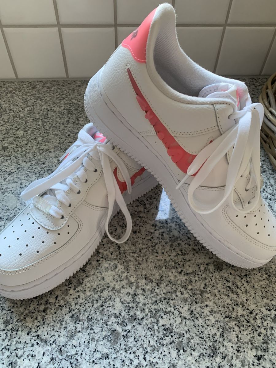 Nike Damenschuhe: Nike Airforce Valentinstag Edition Gr.39  – Gebraucht aus Ellikon an der Thur von Bali1999