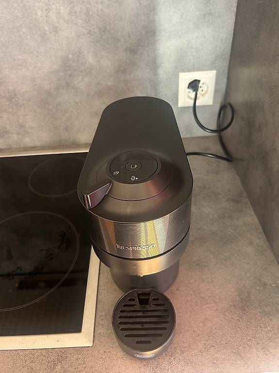 Machines à café & Machines à expresso: Macchina da caffè Nespresso DeLonghi Vertuo – D'occasion à Bellinzona par cam_9fcv