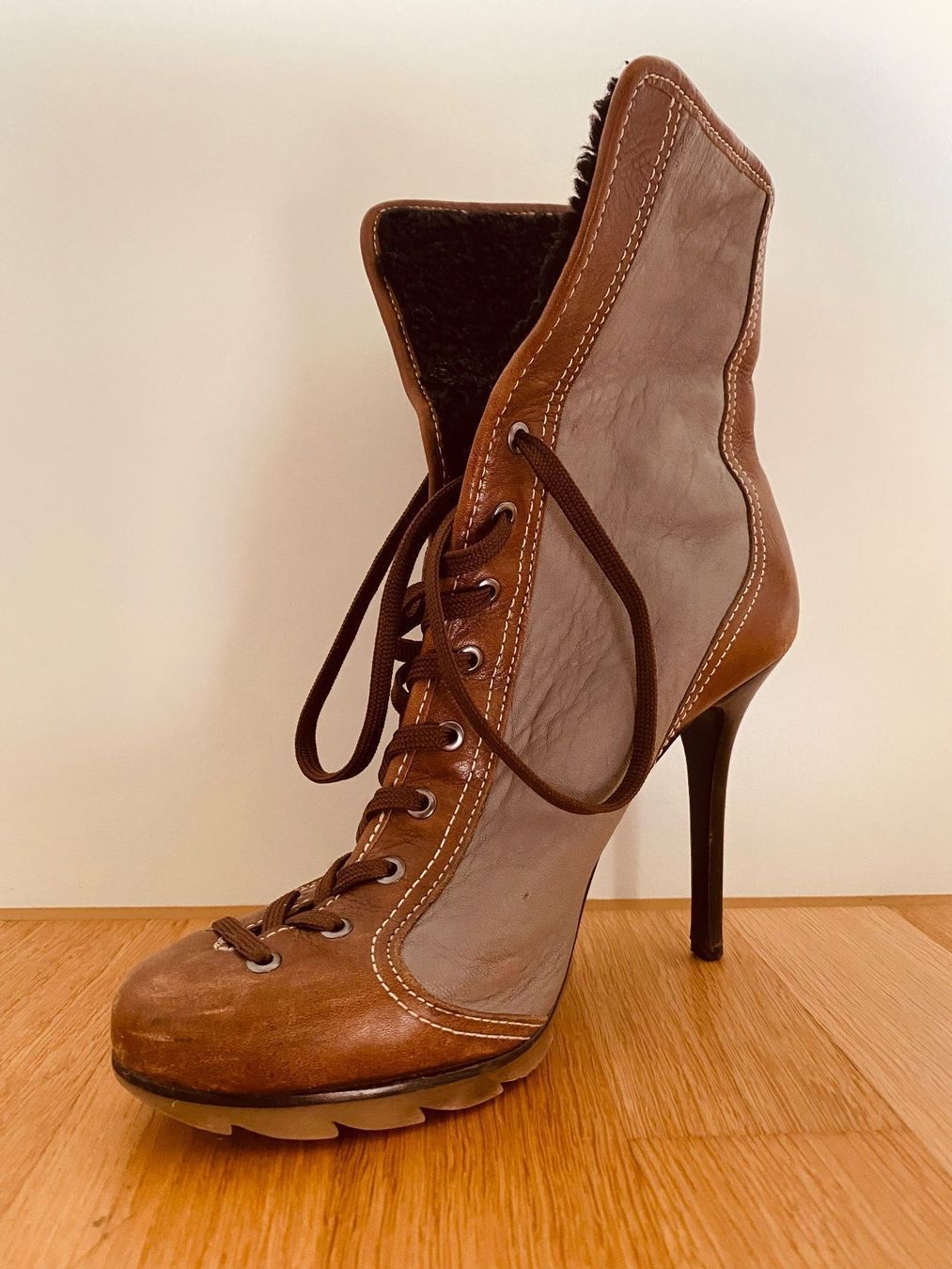 Scarpe da donna: ANKLE BOOTS BY BCBGMAXAZRIA – Usato da Walchwil venduto da Finibaci 4