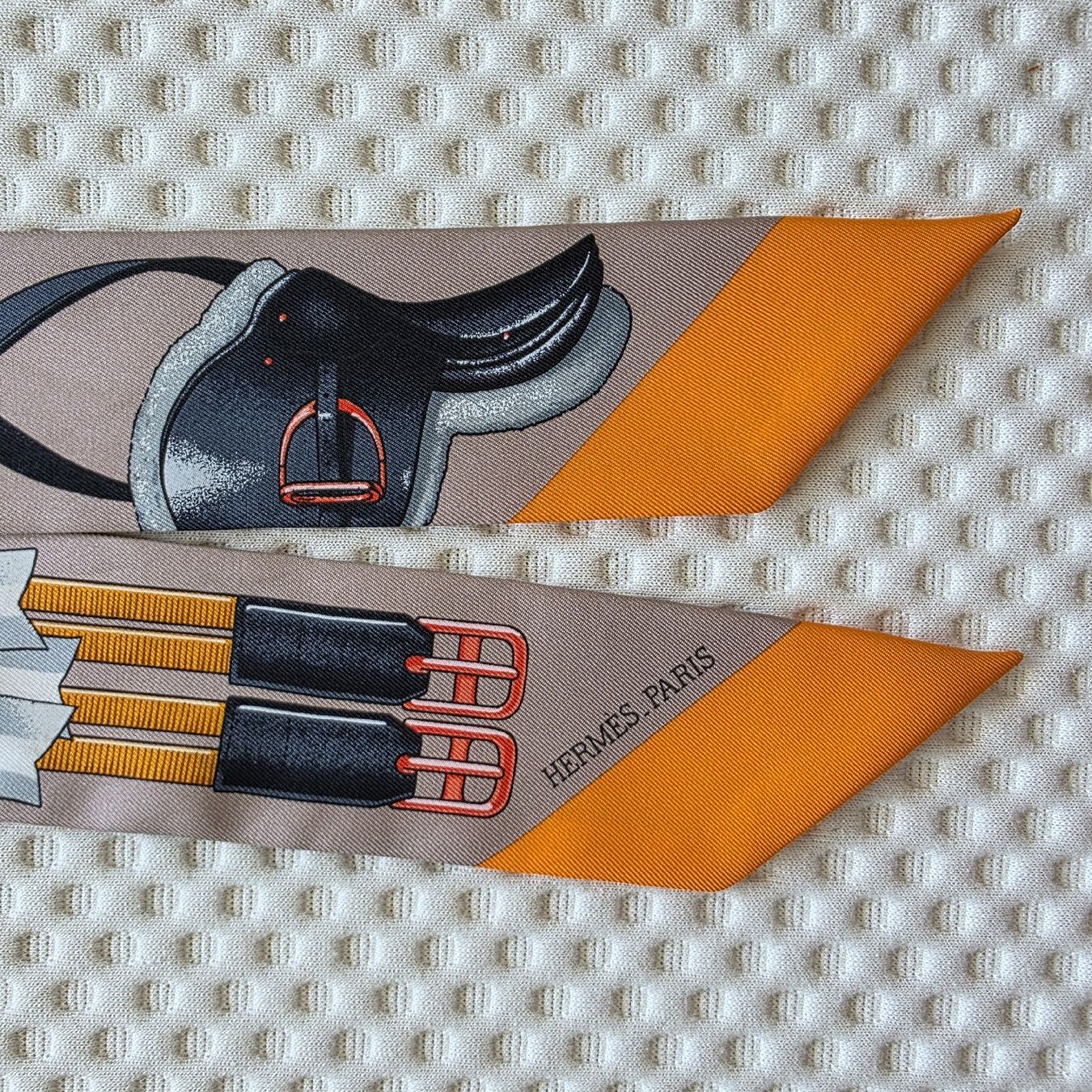 Hermès Foulards, Tücher & Schals: Hermès Twilly Seidentuch – 100% Seide – Gebraucht aus Zürich von LIMAR 4